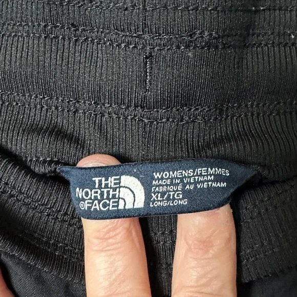 The North Face Women's Black Active Shorts - Picture 2 of 3